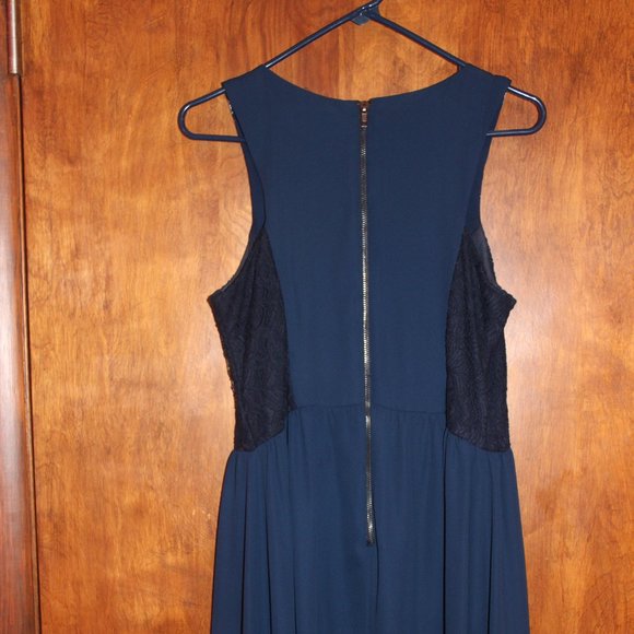 Dress - Picture 3 of 4